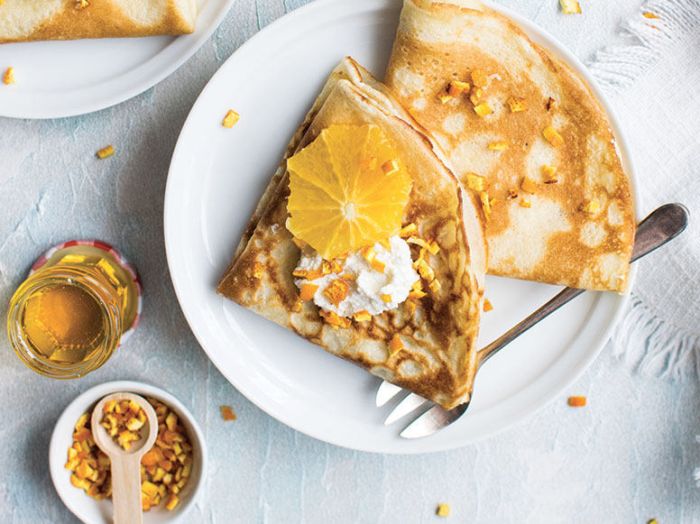 Crêpière avec plaque réversible 2 en 1, épandeur et spatule PC